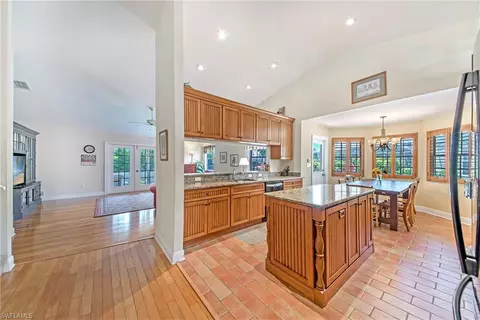512 Chatham Cir, Naples, FL 34110 photo 8