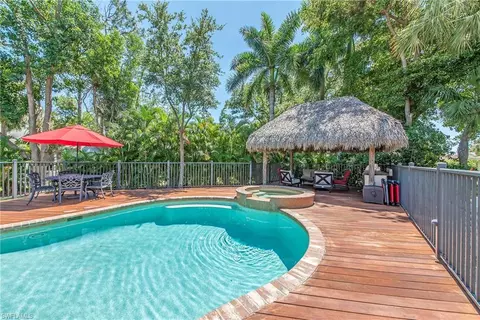 512 Chatham Cir, Naples, FL 34110 photo 17