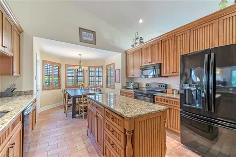 512 Chatham Cir, Naples, FL 34110 photo 5