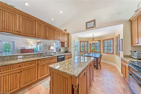 512 Chatham Cir, Naples, FL 34110 photo 7