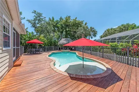 512 Chatham Cir, Naples, FL 34110 photo 2