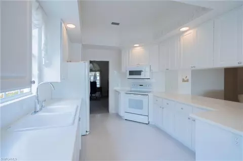 4656 Navassa Ln, Naples, FL 34119 photo 4