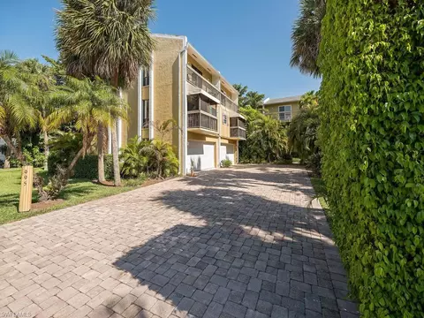 995 9th Ave S #2, Naples, FL 34102 photo 2