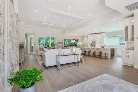 2889 Lone Pine Ln, Naples, FL 34119 photo 2