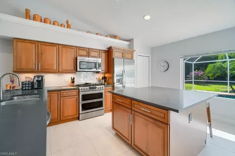 485 Fox Den Cir, Naples, FL 34104 photo 13