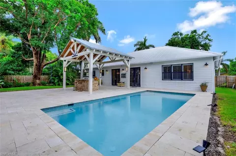 747 Myrtle Ter, Naples, FL 34103 photo 3