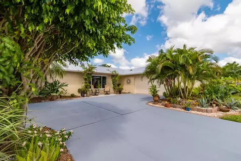 126 Debron Dr, Naples, FL 34112 photo 1