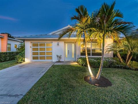 10022 Vanderbilt Dr, Naples, FL 34108 photo 1