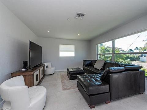 10022 Vanderbilt Dr, Naples, FL 34108 photo 4