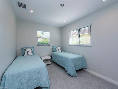 10022 Vanderbilt Dr, Naples, FL 34108 photo 13