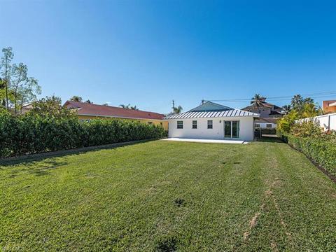 10022 Vanderbilt Dr, Naples, FL 34108 photo 5