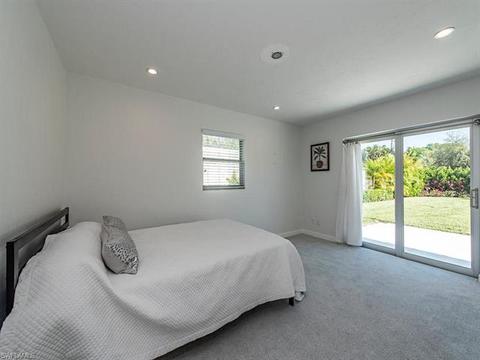 10022 Vanderbilt Dr, Naples, FL 34108 photo 9