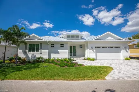 2140 Curtis St, Naples, FL 34112 photo 2