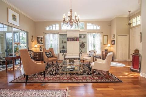 769 Glendevon Dr, Naples, FL 34105 photo 2