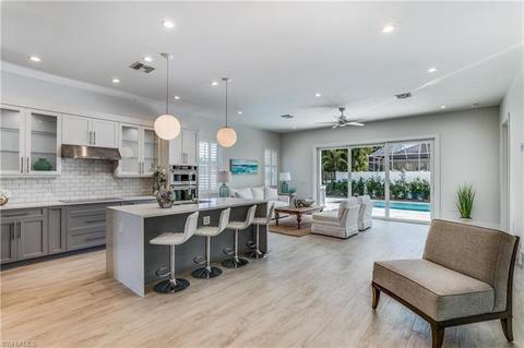 596 111th Ave N, Naples, FL 34108 photo 4