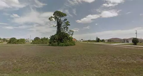 2827 Santa Barbara Blvd N, Cape Coral, FL 33993