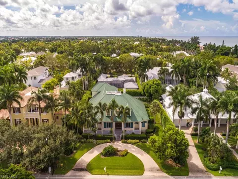 194 4th Ave N, Naples, FL 34102