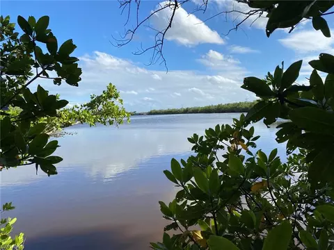 925 Copeland Ave S, Everglades City, FL 34139