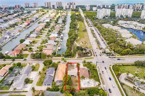 11040 Vanderbilt Dr, Naples, FL 34108