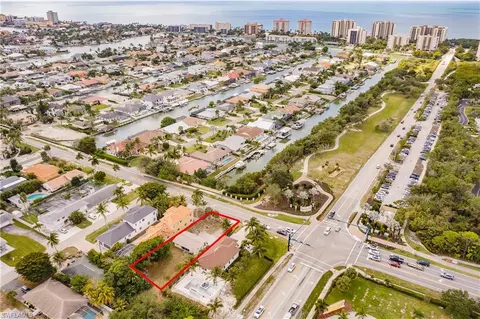 11040 Vanderbilt Dr, Naples, FL 34108 photo 2