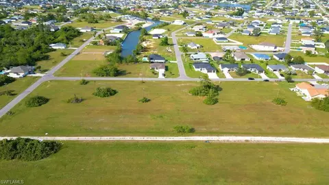 630 NE 4th Ter, Cape Coral, FL 33909