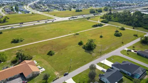 574 NE 4th Pl, Cape Coral, FL 33909