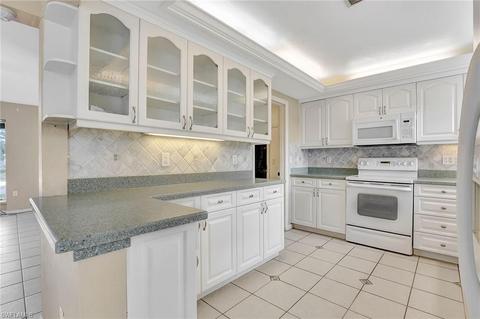 4656 Capri Dr, Naples, FL 34103 photo 4
