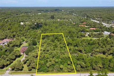 121 15th St SW, Naples, FL 34117