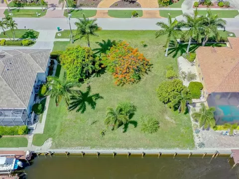 275 Rockhill Ct, Marco Island, FL 34145