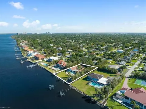 4113 W Riverside Dr, Fort Myers, FL 33901