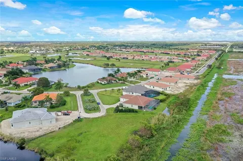 18613 Candletree Ct, Naples, FL 34114
