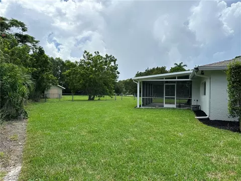 9874 Winterview Dr, Naples, FL 34109 photo 4