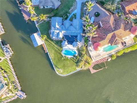 369 Pine Ave, Naples, FL 34108 photo 4