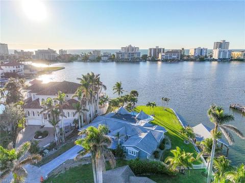 369 Pine Ave, Naples, FL 34108 photo 5