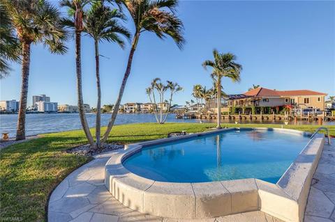 369 Pine Ave, Naples, FL 34108 photo 8