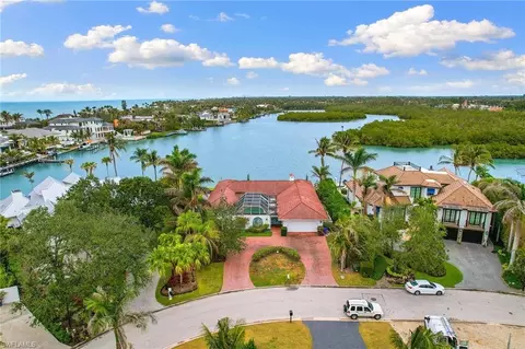 7 Sabre Ln, Naples, FL 34102