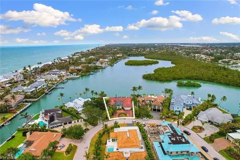 7 Sabre Ln, Naples, FL 34102 photo 2