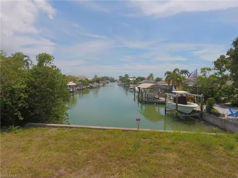147 Capri Blvd, Naples, FL 34113 photo 2