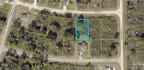 1034 Iris St, Lehigh Acres, FL 33974