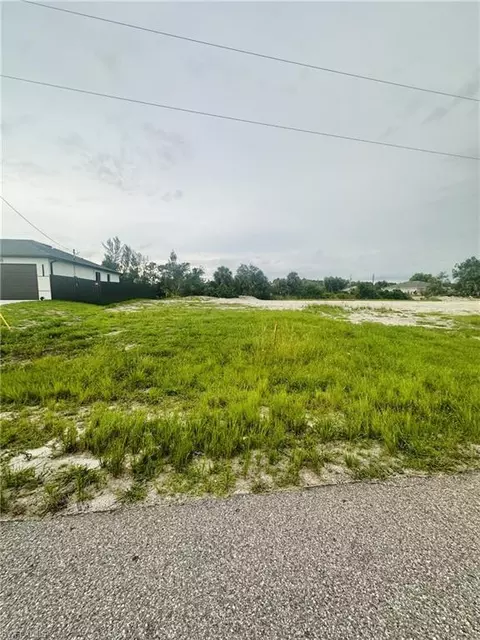 3582 NE 9th Pl, Cape Coral, FL 33909