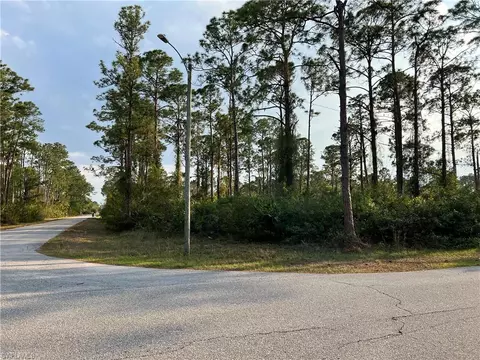 2023 Canton Ave, Alva, FL 33920