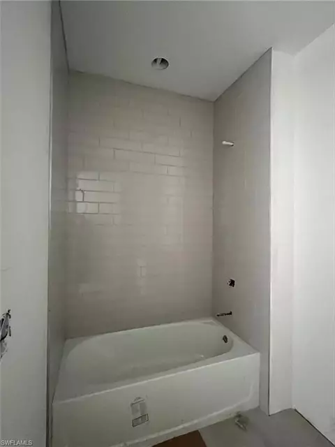 Bath - 9232 Cayman Dr, Naples, FL 34114 photo 2 of 2