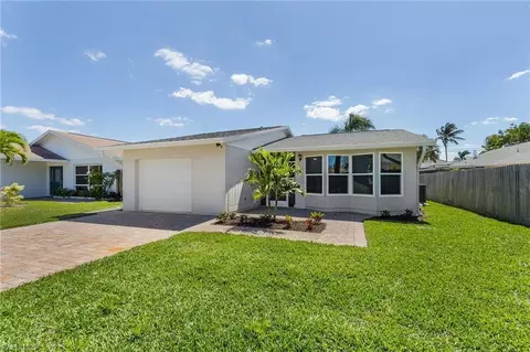 608 106th Ave N, Naples, FL 34108