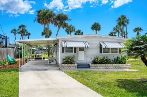 18 Henderson Dr, Naples, FL 34114