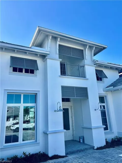 8828 Paradera Ct, Naples, FL 34113