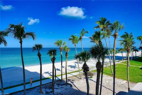4001 Gulf Shore Blvd N #206, Naples, FL 34103
