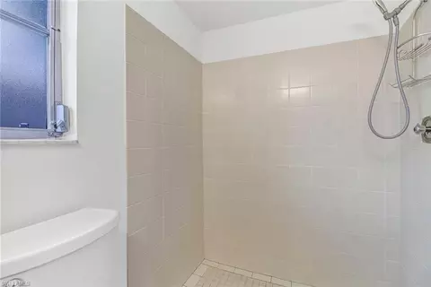 Bath - 605 97th Ave N, Naples, FL 34108 photo 4 of 5