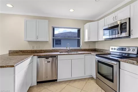 Kitchen - 605 97th Ave N, Naples, FL 34108 photo 4 of 4