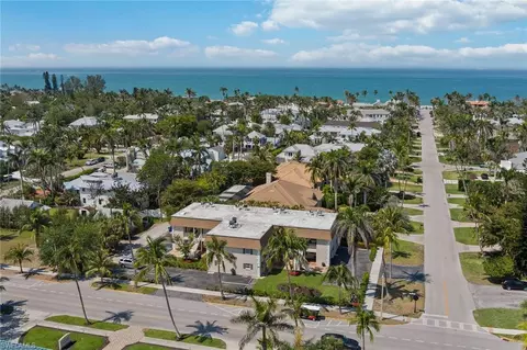 940 3rd St S #103, Naples, FL 34102