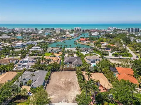 2331 Crayton Rd, Naples, FL 34103